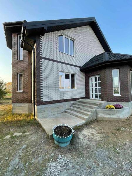 Продам 2-поверховий будинок