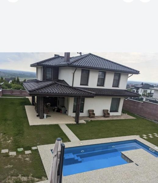 Продам 2-поверховий будинок