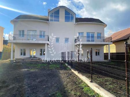 Продам 3-поверховий будинок