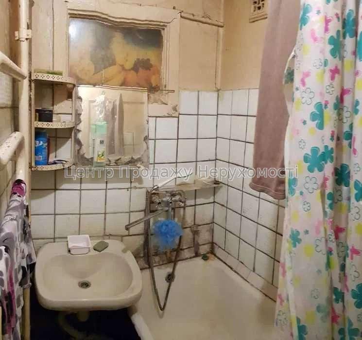 Фото Продаємо кімнату 10 м.кв. в трикімнатній квартирі.Метро ГОЛОСІЇВСЬКА8