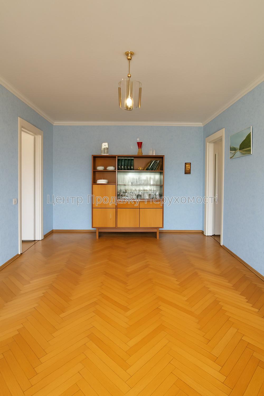 Фото Біля 