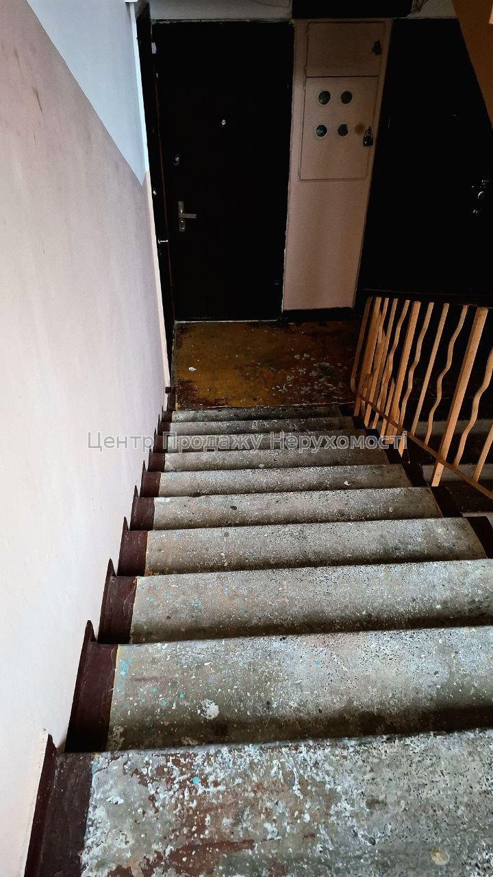 Фото 1-кімнатна 31.4 кв.м, пр.ЛюбомираГузара у дворі серед дерев ІВ4