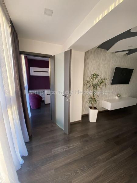 Продам 4-кімнатну квартиру