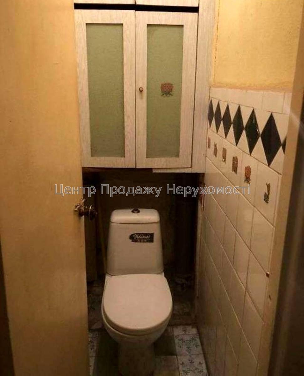 Фото Продам 2-кімнатну біля метро Сірець9