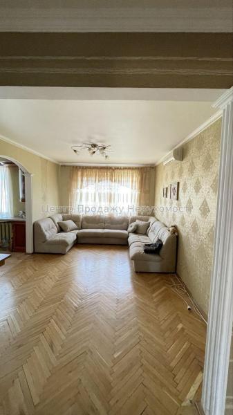 Продам 4-кімнатну квартиру