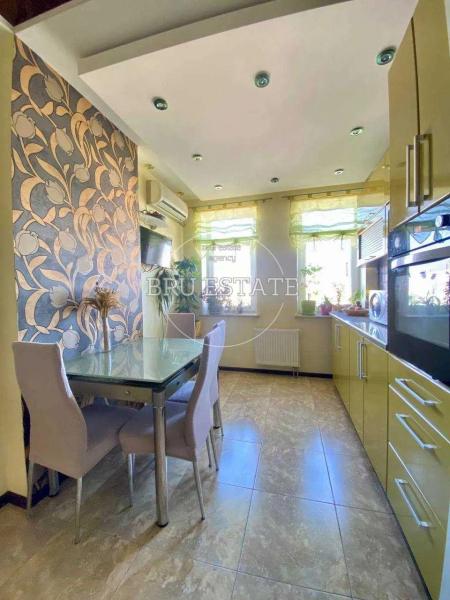 Продам 3-кімнатну квартиру