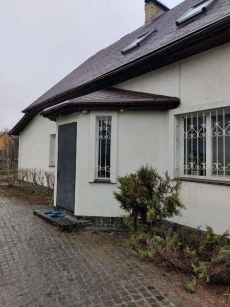 Продам 2-поверховий будинок