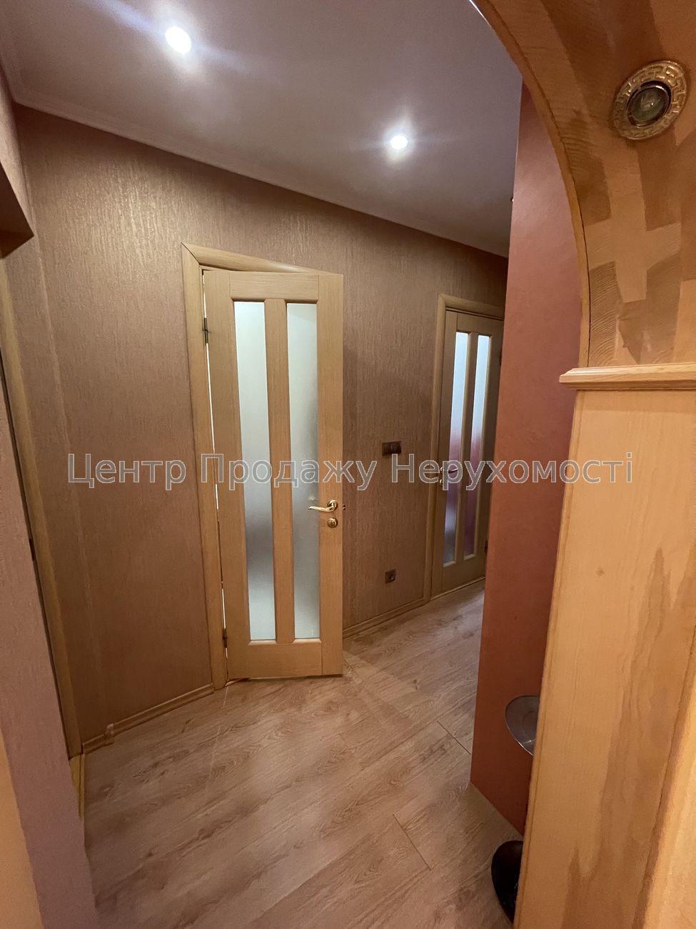 Фото Продаж 3-кімнатної квартири в Києві  IB7