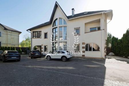 Продам 3-поверховий будинок
