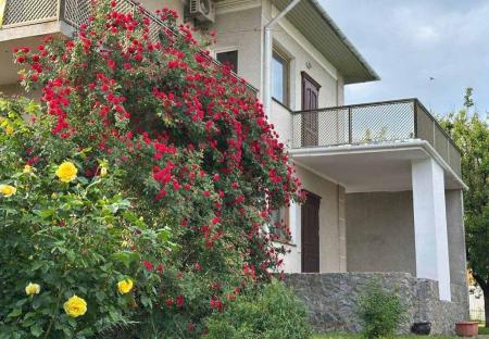 Продам 2-поверховий будинок