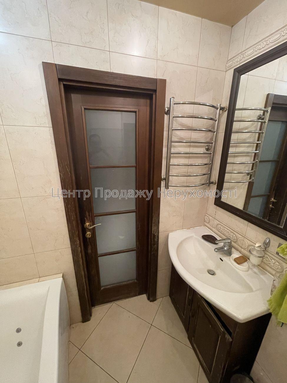 Фото Продається  2 кімнатна квартира з ремонтом  метро Олексіївська12