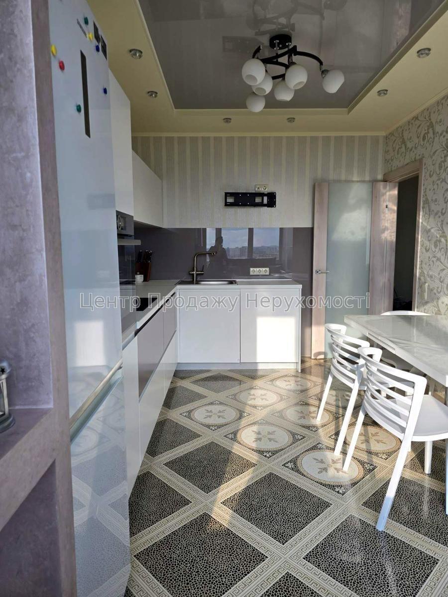 Фото Продається 2-кімнатна квартира в ЖК 