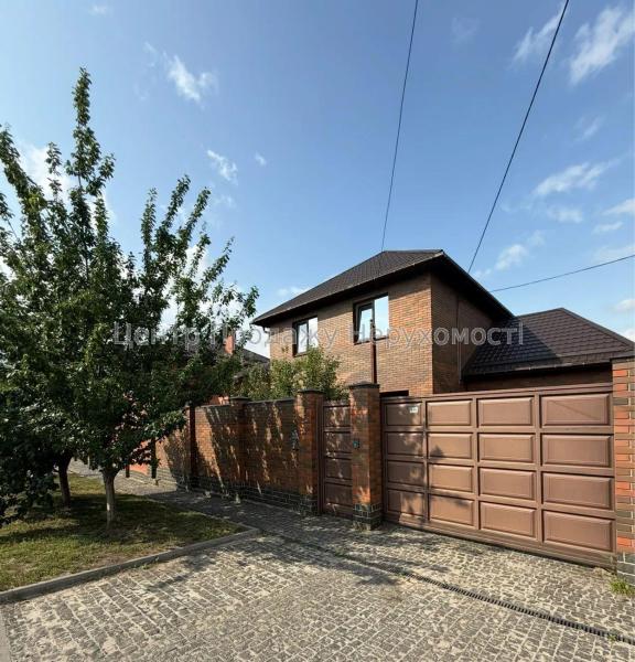 Продам 2-поверховий будинок