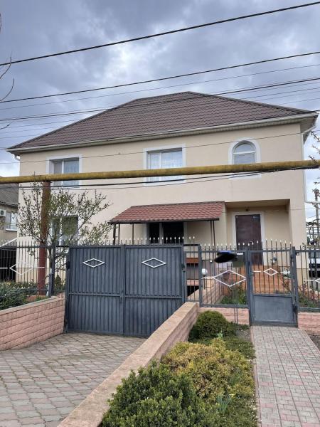 Продам 2-поверховий будинок