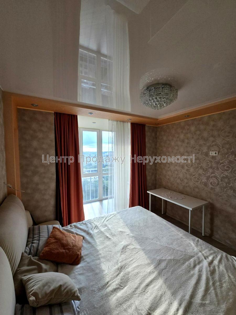 Фото Продається 2-кімнатна квартира в ЖК 