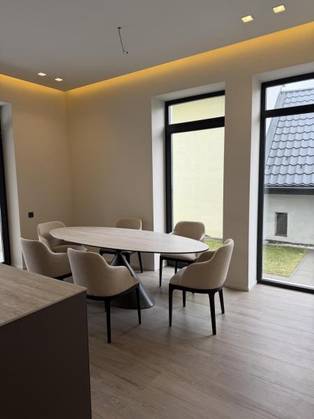 Продам 2-поверховий будинок