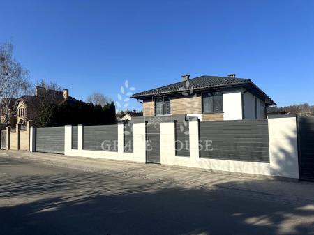 Продам 2-поверховий будинок