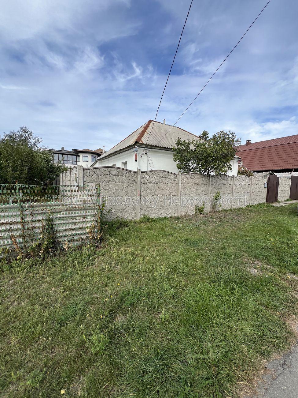 Фото Затишний будинок зі зручним розташуванням та облаштованим подвір'ям1