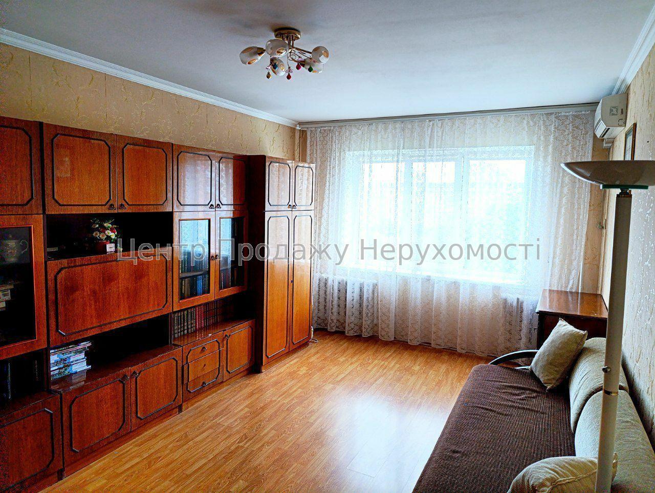 Фото Продам 1-кімнатну квартиру в гарній локації на Кікабідзе ІВ10