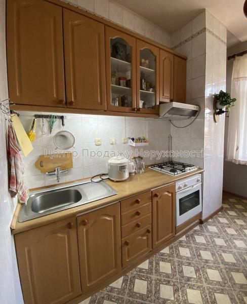 Продам 4-кімнатну квартиру