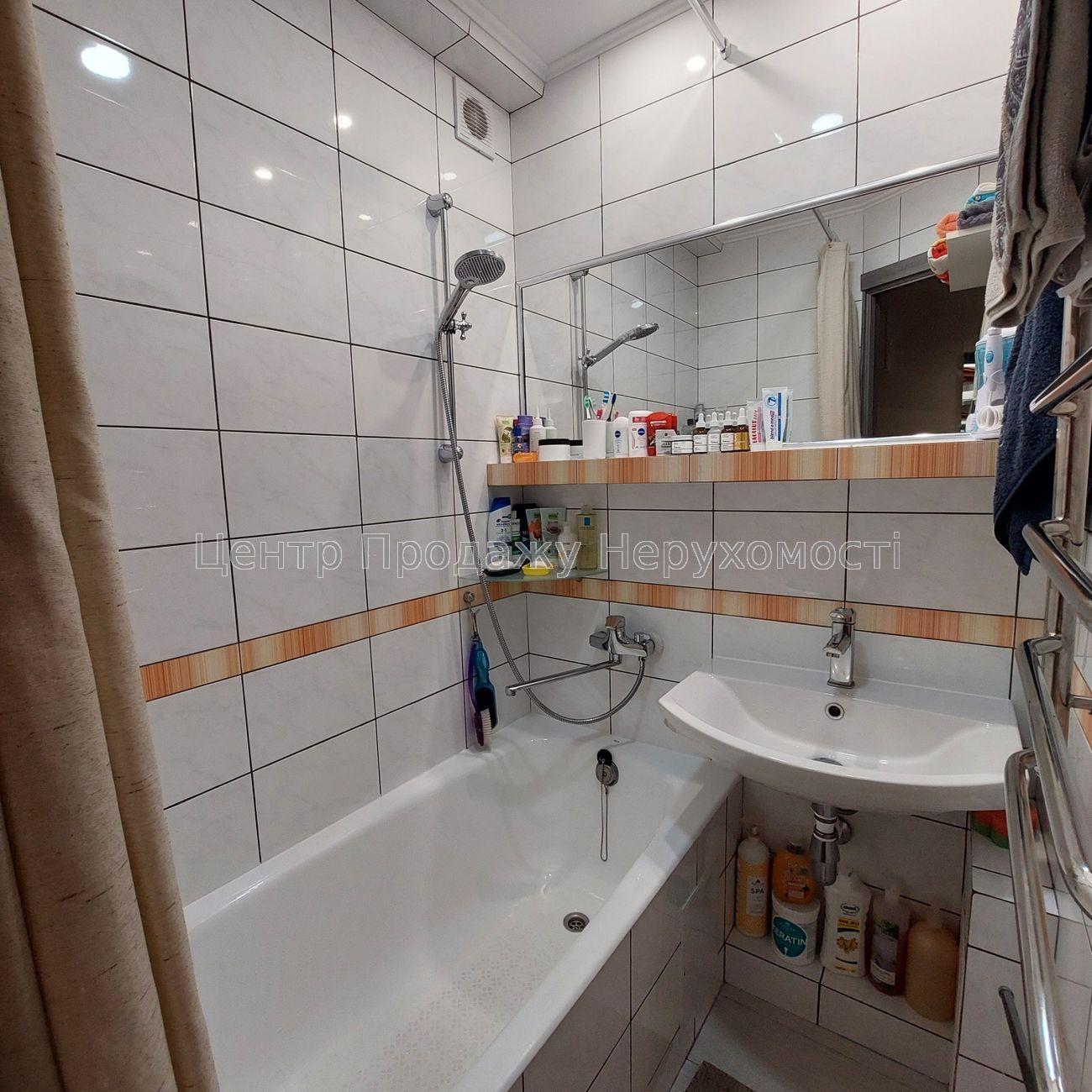 Фото 3к квартира поруч з метро Житомирська. 5 хв школа, парк Совки -9