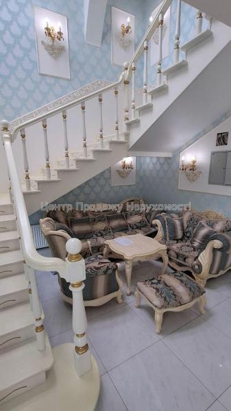 Продам 5-кімнатну квартиру