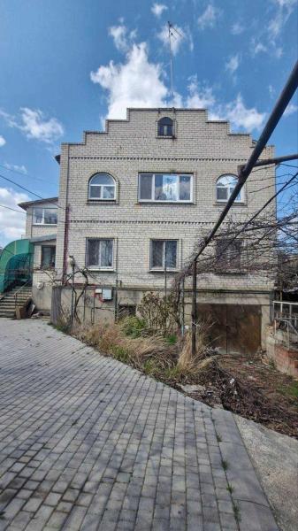 Продам 2-поверховий будинок