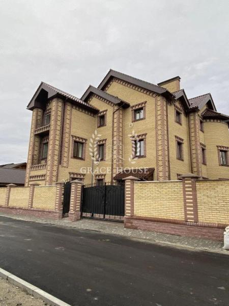 Продам 3-поверховий будинок