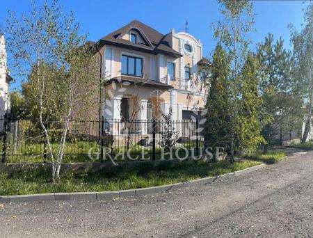 Продам 3-поверховий будинок