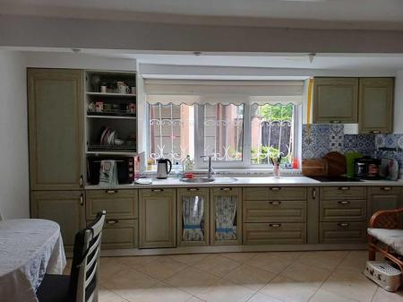 Продам 2-поверховий будинок