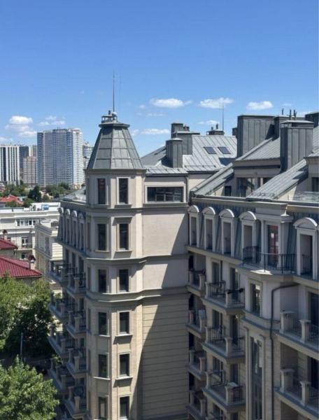 Продам 5-комнатную квартиру в новостройке, КД «Консул»
