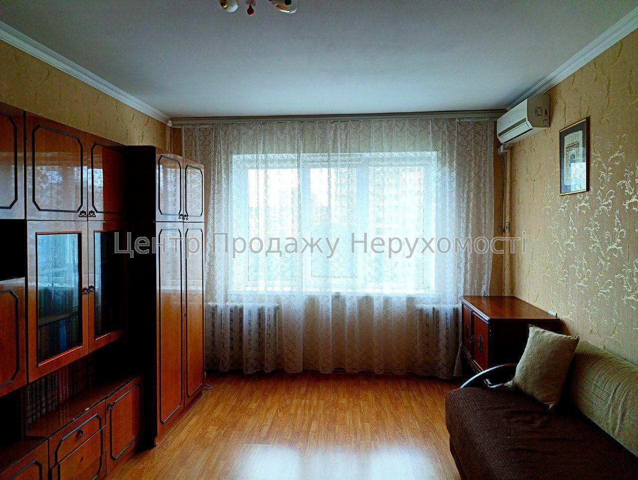 Фото Продам 1-кімнатну квартиру в гарній локації на Кікабідзе ІВ8