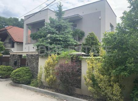 Продам 2-поверховий будинок