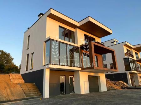 Продам 3-поверховий будинок