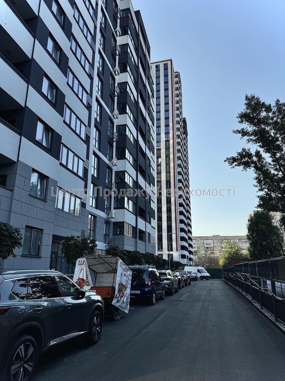 Фото Продається 3-кімнатна квартира в ЖК 