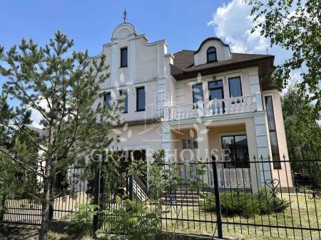 Продам 3-поверховий будинок