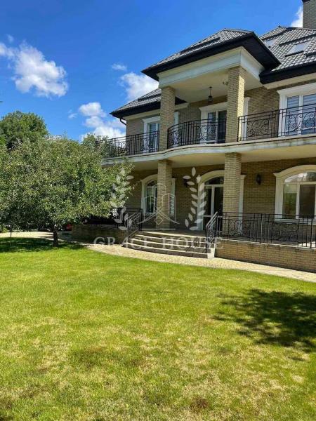 Продам 3-поверховий будинок