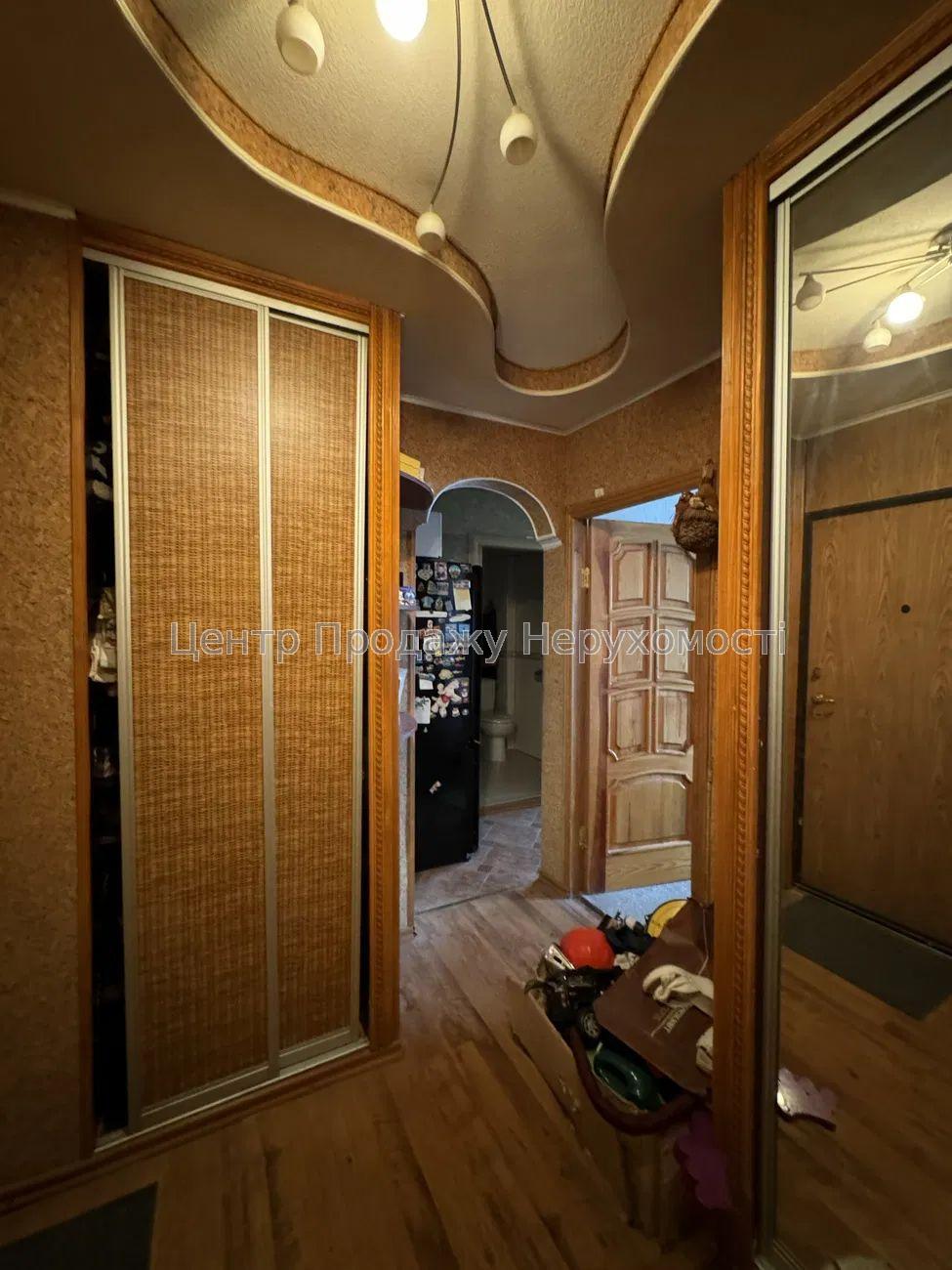 Фото R8 Продам 2к.квартиру в районі ст.метро Левада5