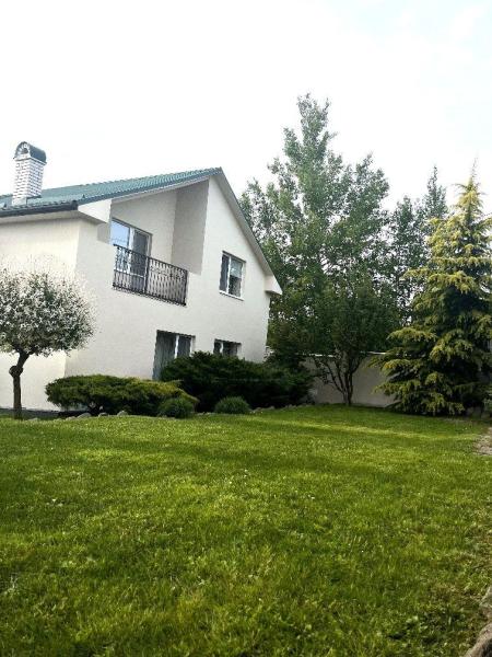 Продам 2-поверховий будинок