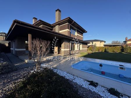 Продам 2-поверховий будинок