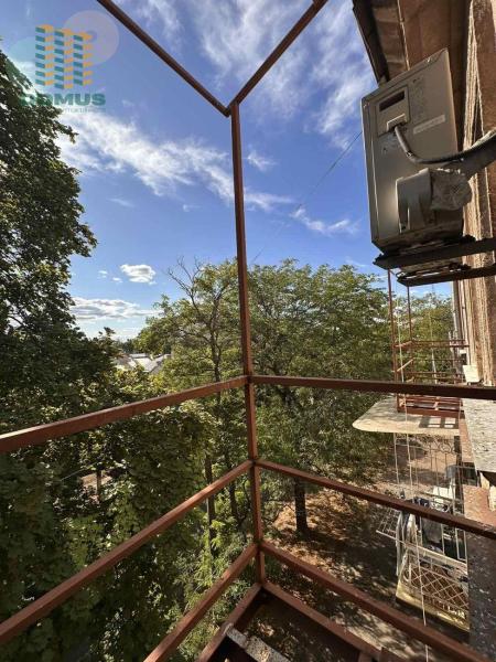 Продам 5-кімнатну квартиру