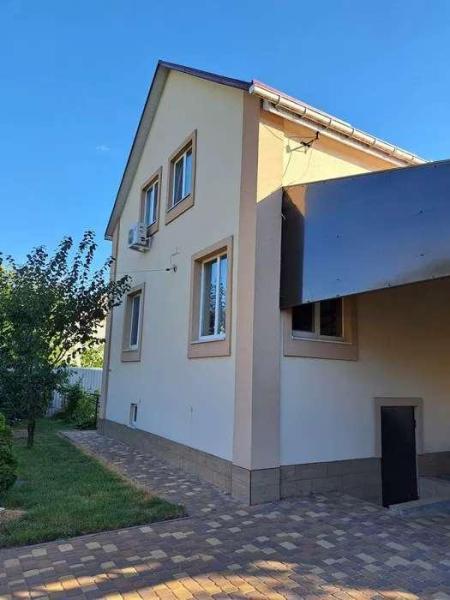 Продам 2-поверховий будинок