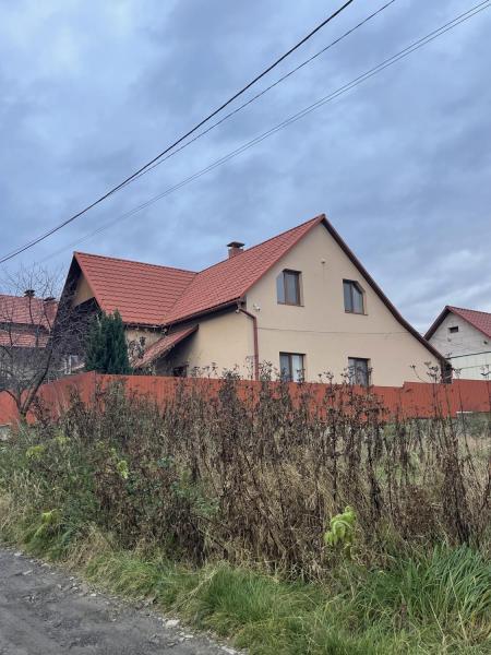 Продам 2-поверховий будинок