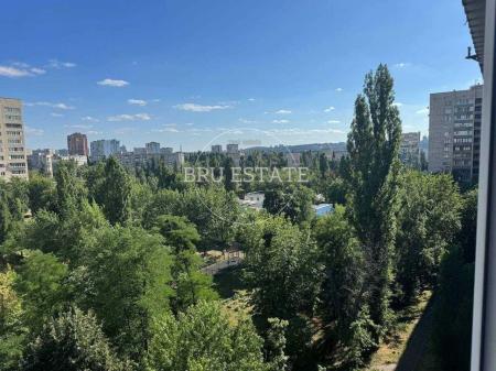 Продам 4-комнатную квартиру