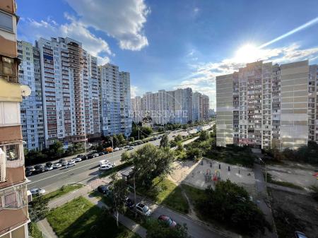 Продам 4-кімнатну квартиру