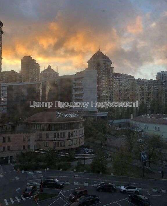 Фото Продаж 2к квартири 75 кв,метро Печерська10