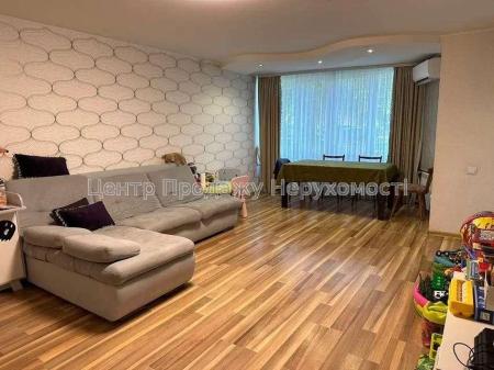 Продам 4-кімнатну квартиру