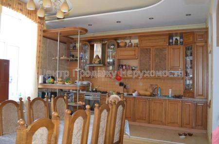 Продам 5-кімнатну квартиру