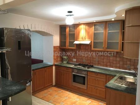 Продам 4-кімнатну квартиру