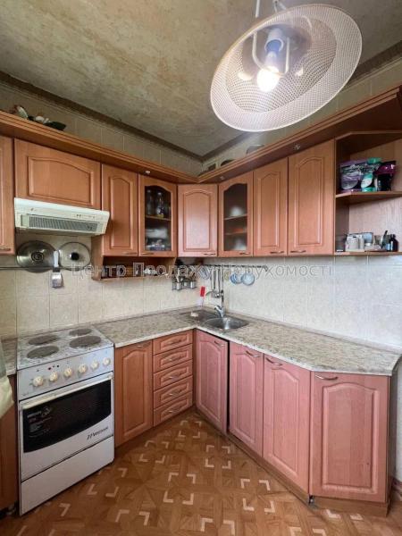 Продам 4-кімнатну квартиру